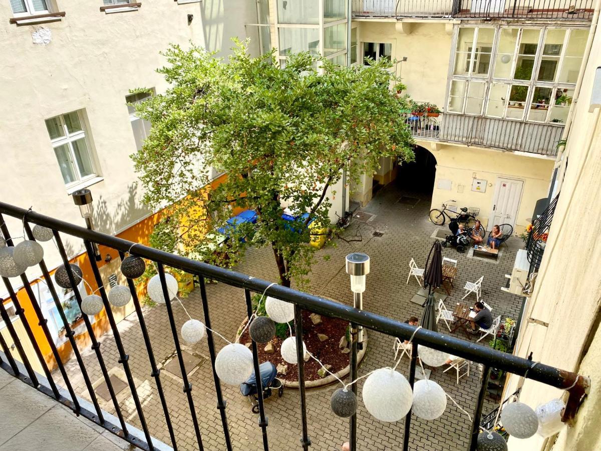 Urban Jungle Apartment Old Town Air Conditioned Bratislava Exterior photo