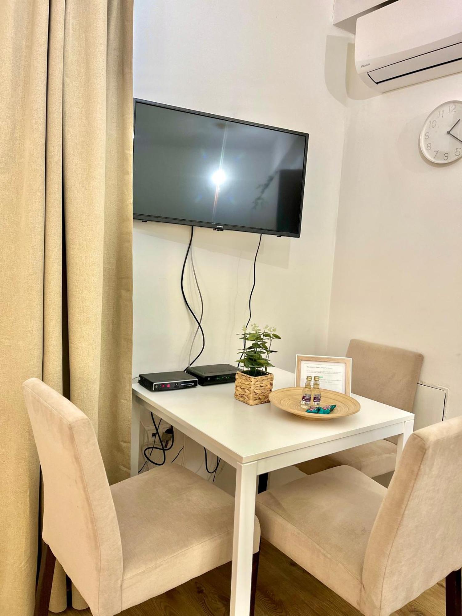 Urban Jungle Apartment Old Town Air Conditioned Bratislava Exterior photo
