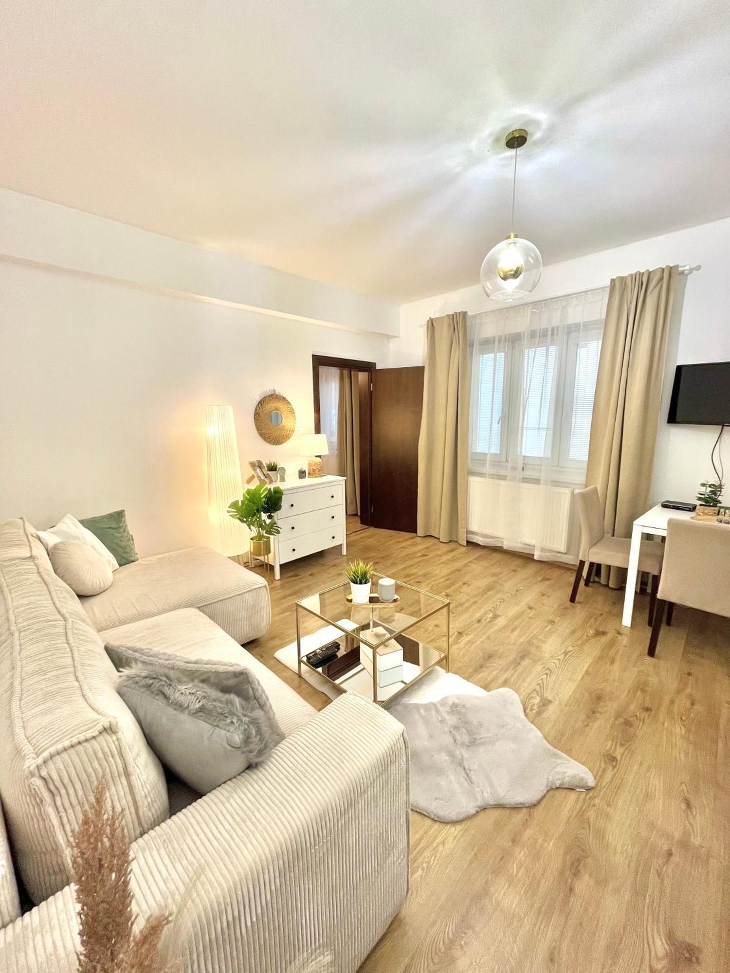 Urban Jungle Apartment Old Town Air Conditioned Bratislava Exterior photo