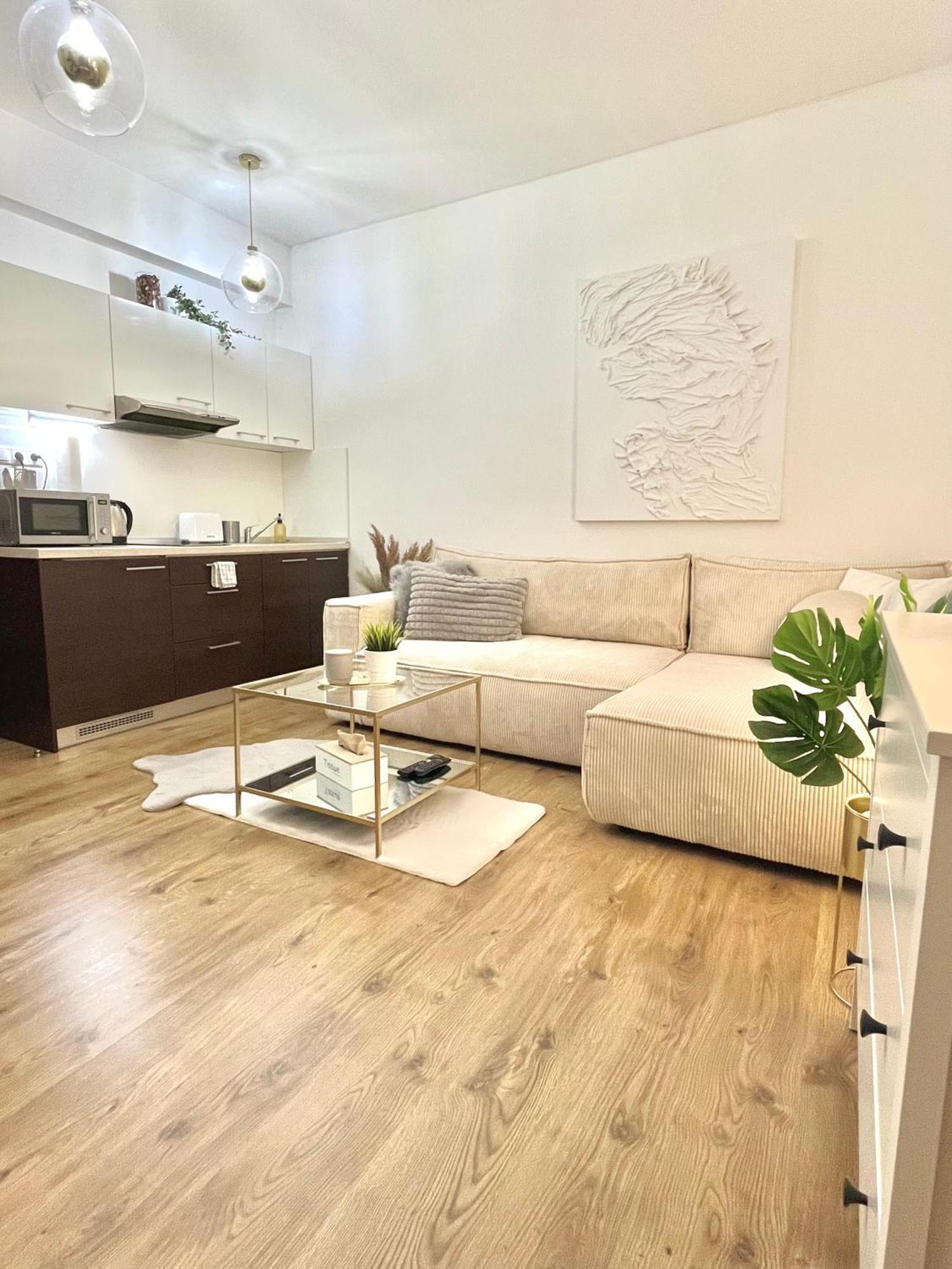 Urban Jungle Apartment Old Town Air Conditioned Bratislava Exterior photo