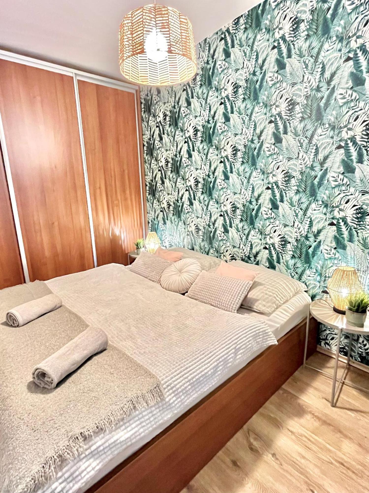 Urban Jungle Apartment Old Town Air Conditioned Bratislava Exterior photo