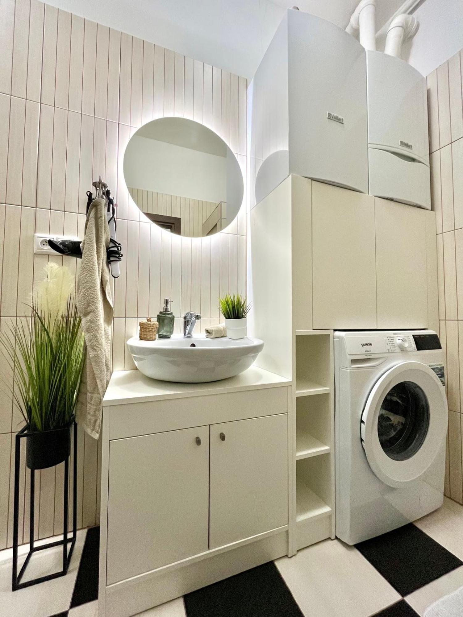 Urban Jungle Apartment Old Town Air Conditioned Bratislava Exterior photo