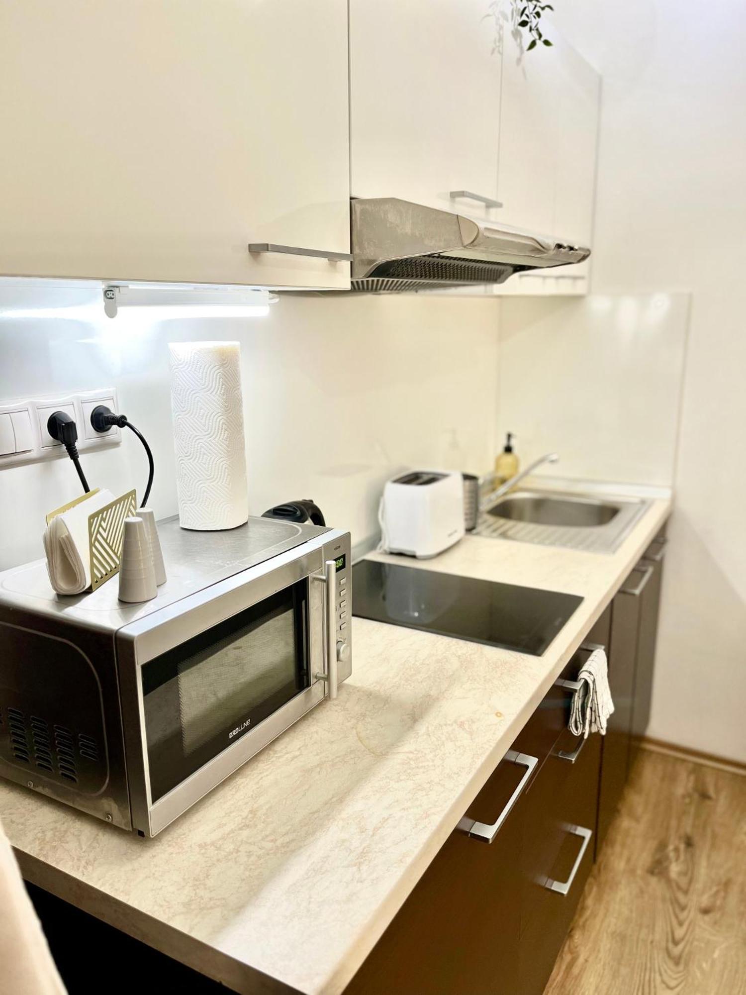 Urban Jungle Apartment Old Town Air Conditioned Bratislava Exterior photo